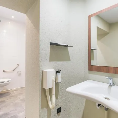 מלון Campanile Prime - Centre - Gare Perrache 3*